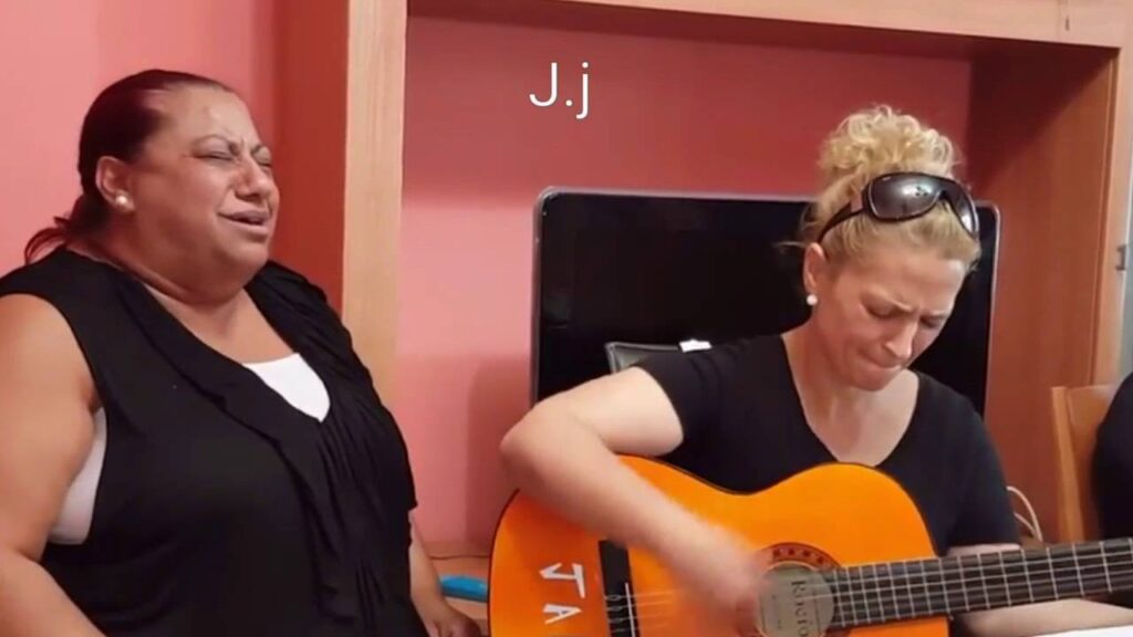 gitana cantando por el culto